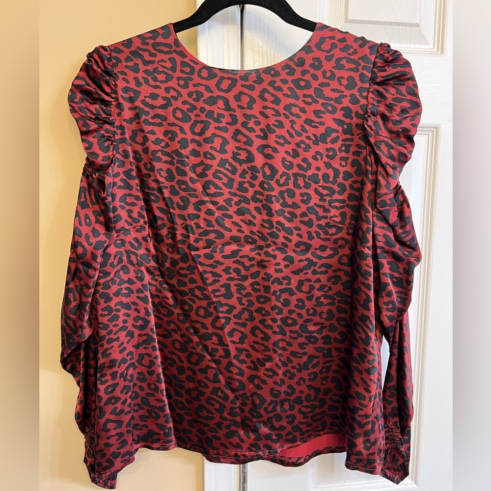 Gianni Bini size M blouse in excellent condition, lined and back zip